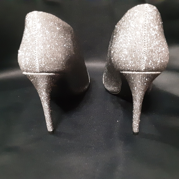 Le Chateau Booties - Picture 3 of 7